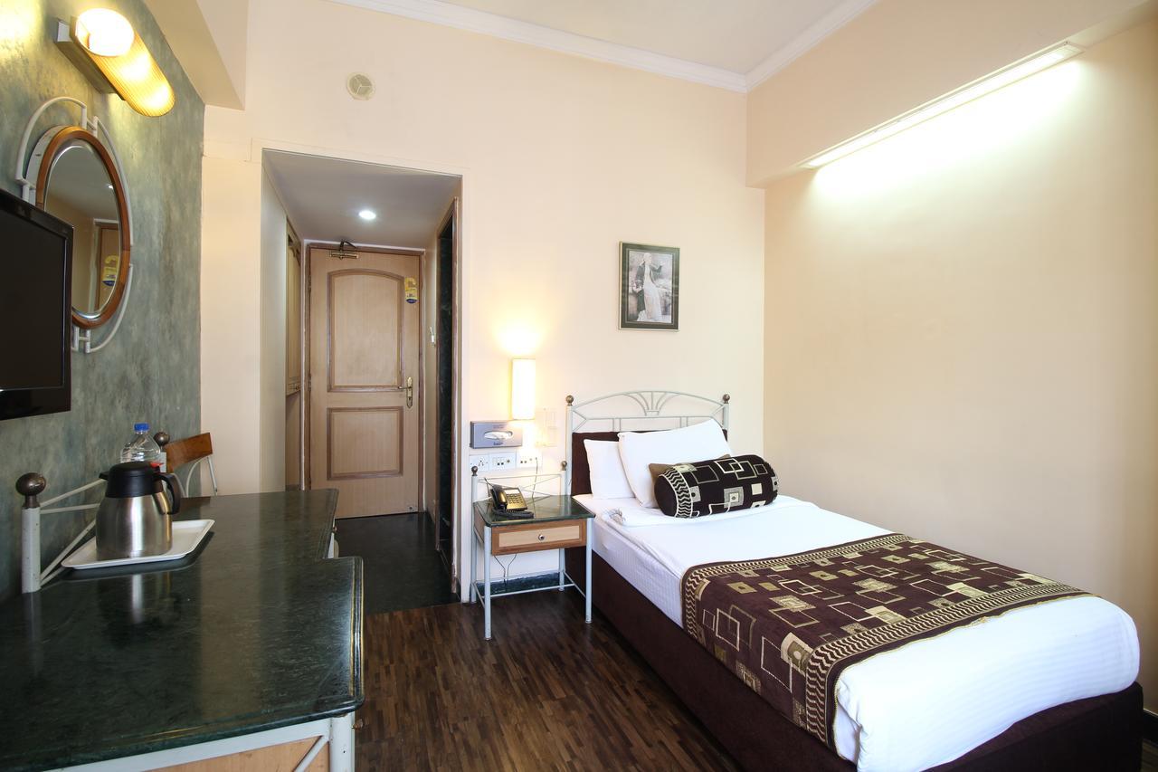 Hotel Gurukripa Даман Экстерьер фото