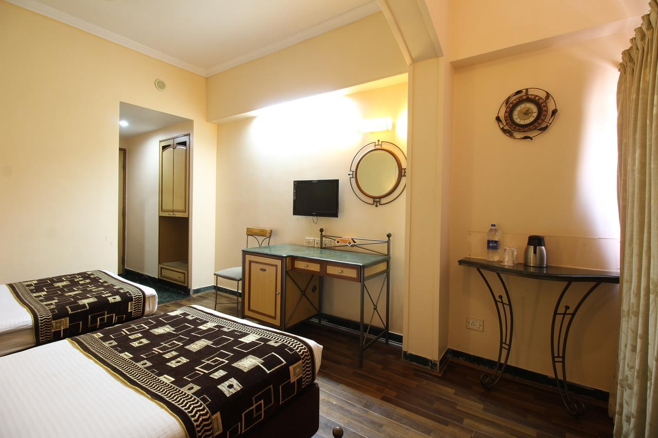 Hotel Gurukripa Даман Экстерьер фото