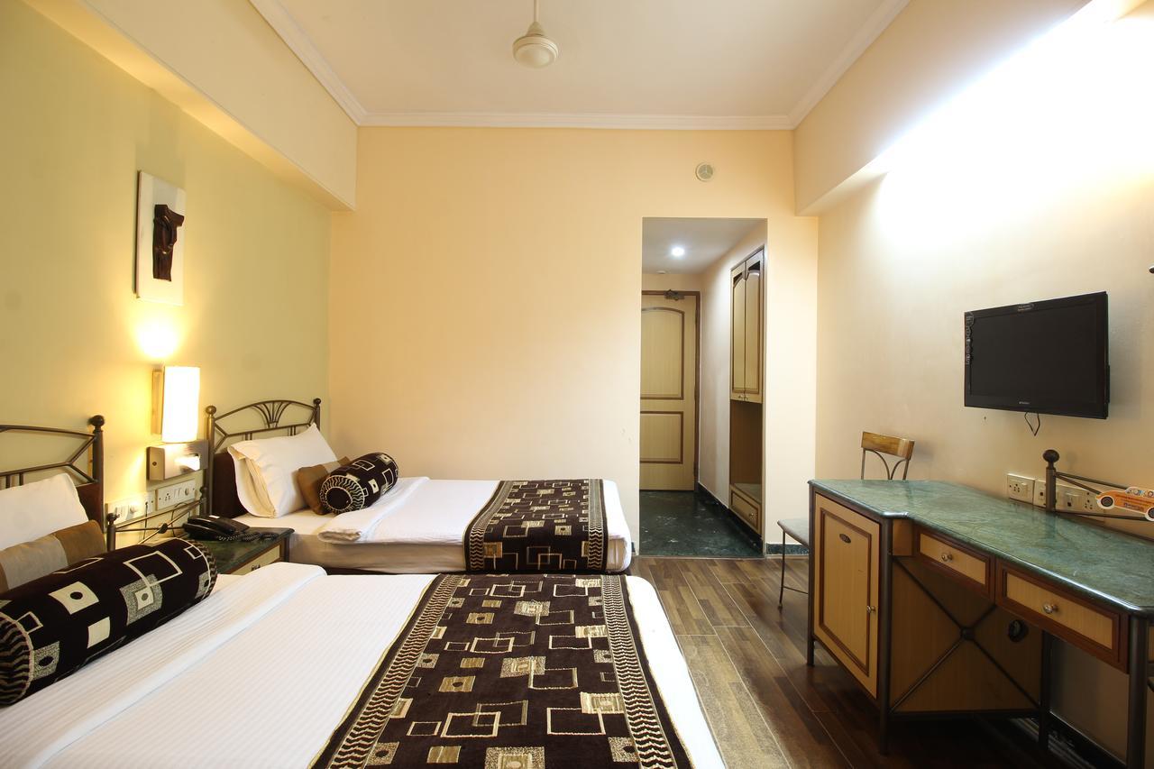 Hotel Gurukripa Даман Экстерьер фото