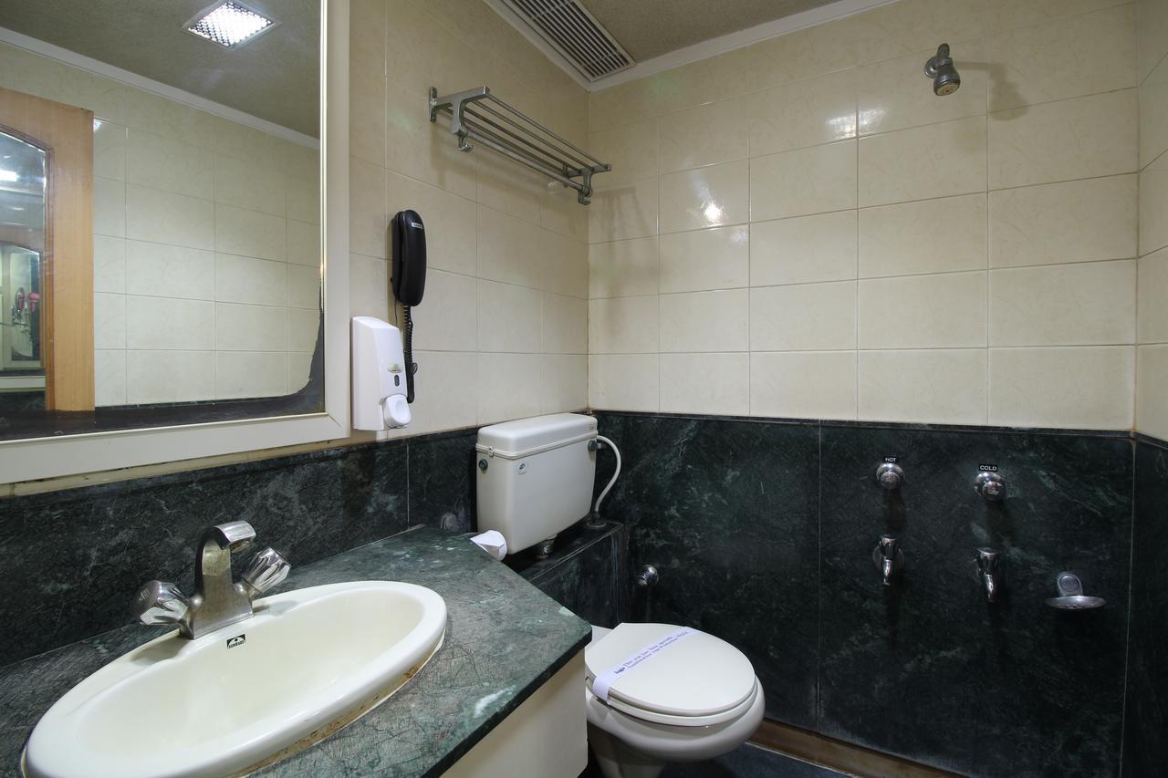 Hotel Gurukripa Даман Экстерьер фото