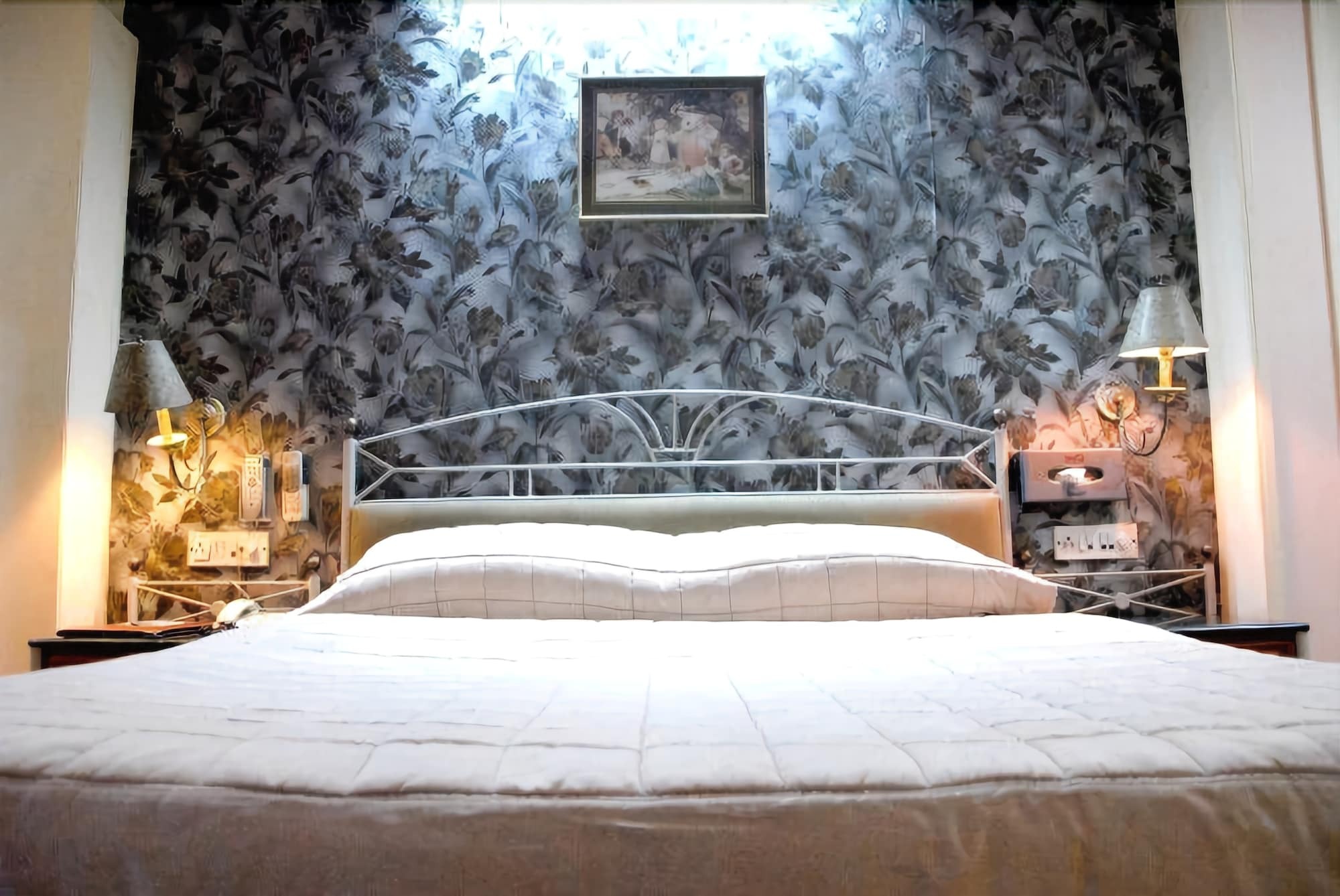 Hotel Gurukripa Даман Экстерьер фото
